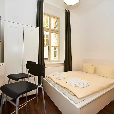 Pensión Bearlin - Center East 3*