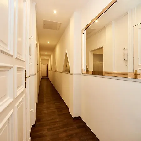 Pensión Bearlin - Center East 3*
