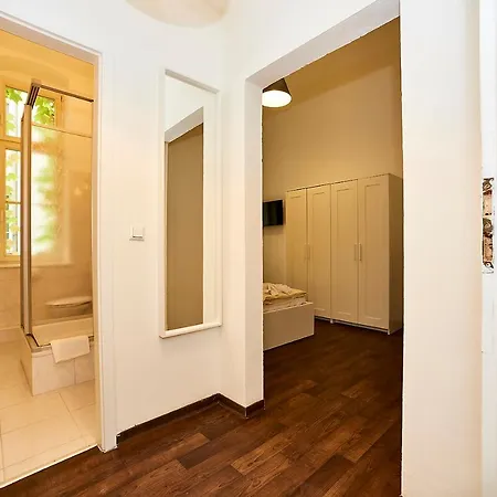 Bearlin - Center East Affittacamere 3*