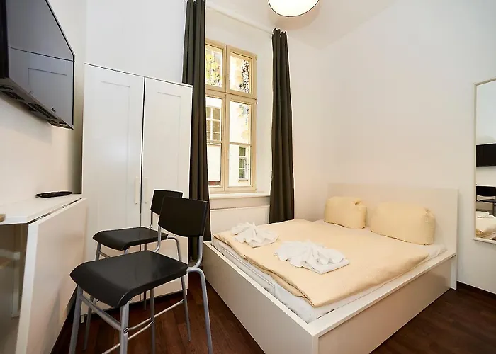 Pensionat Bearlin - Center East 3*