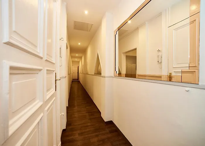 Pensión Bearlin - Center East 3*